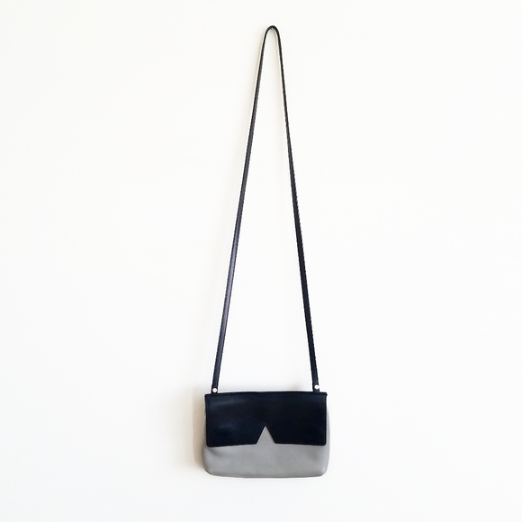 Vince Crossbody Leather V Notch Black Gray Bag - Picture 4 of 8